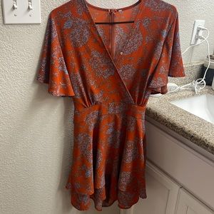 Relipop floral romper Size M. Only worn once!